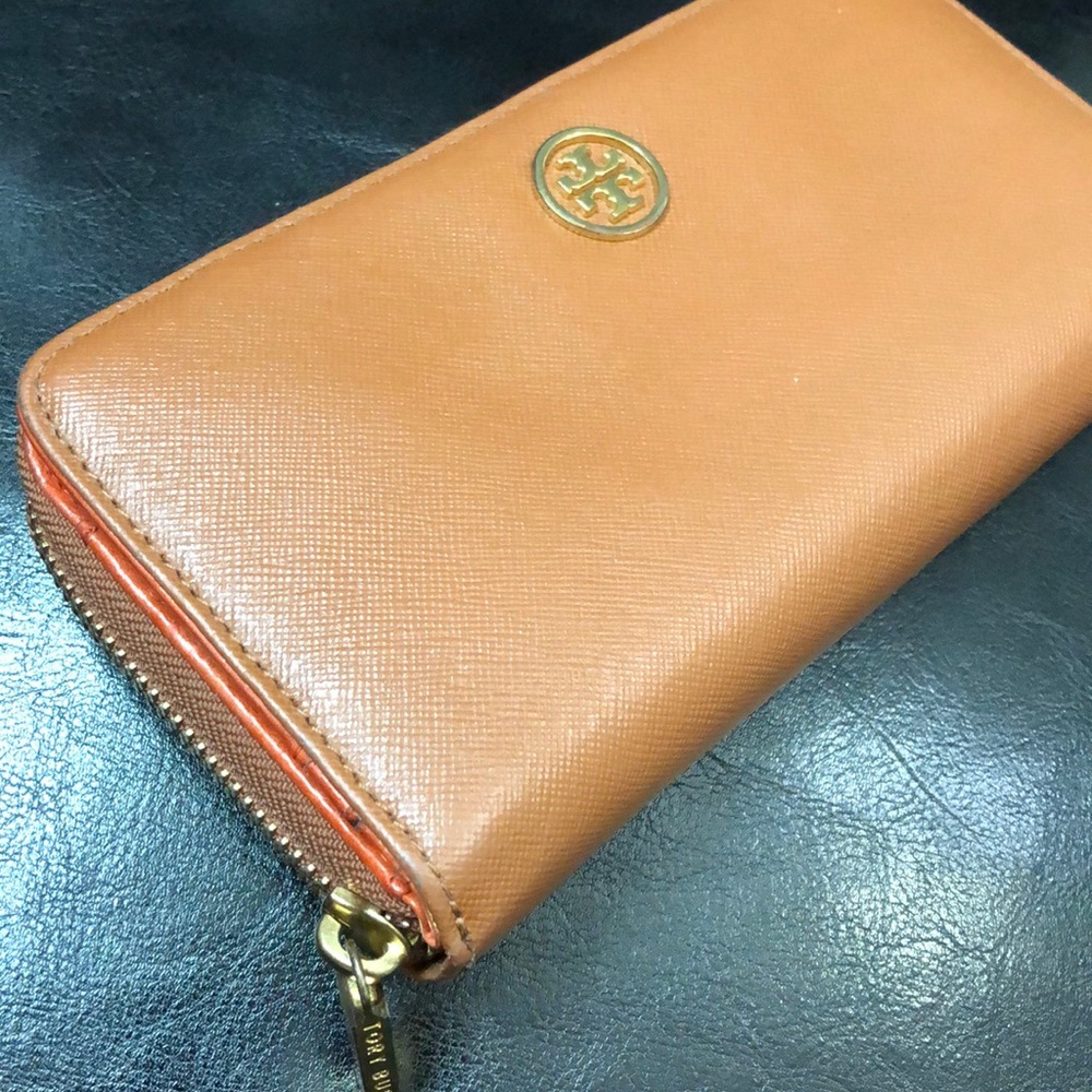 Tory Burch Leather Zipper Wallet - Picture 3 of 10